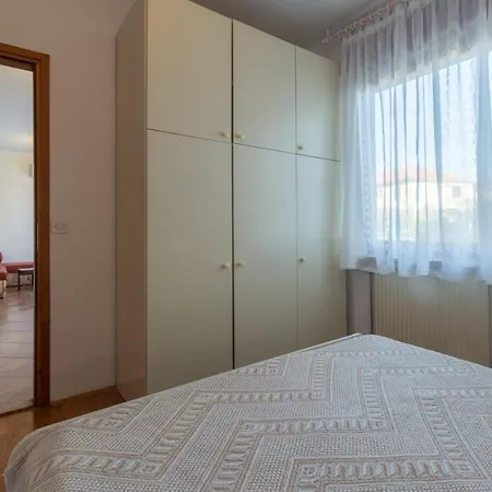 6992a Umag